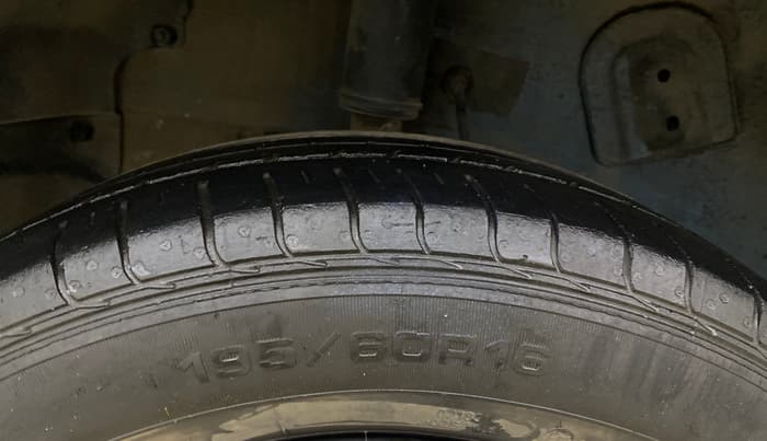 2018 Tata NEXON XT PETROL, Petrol, Manual, 60,281 km, Right Rear Tyre Tread