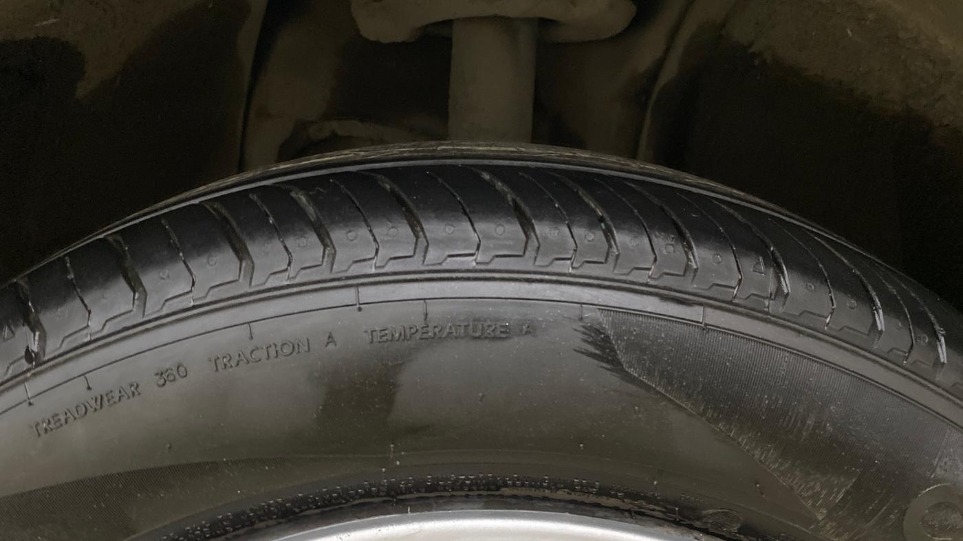 2018 Tata NEXON XT PETROL, Petrol, Manual, 60,281 km, Right Front Tyre Tread