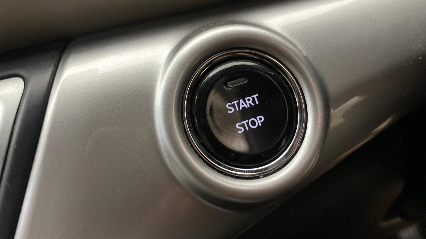 2023 Mahindra XUV700 AX 7 LUXURY P AT 7 STR, Petrol, Automatic, 36,034 km, Keyless Start/ Stop Button