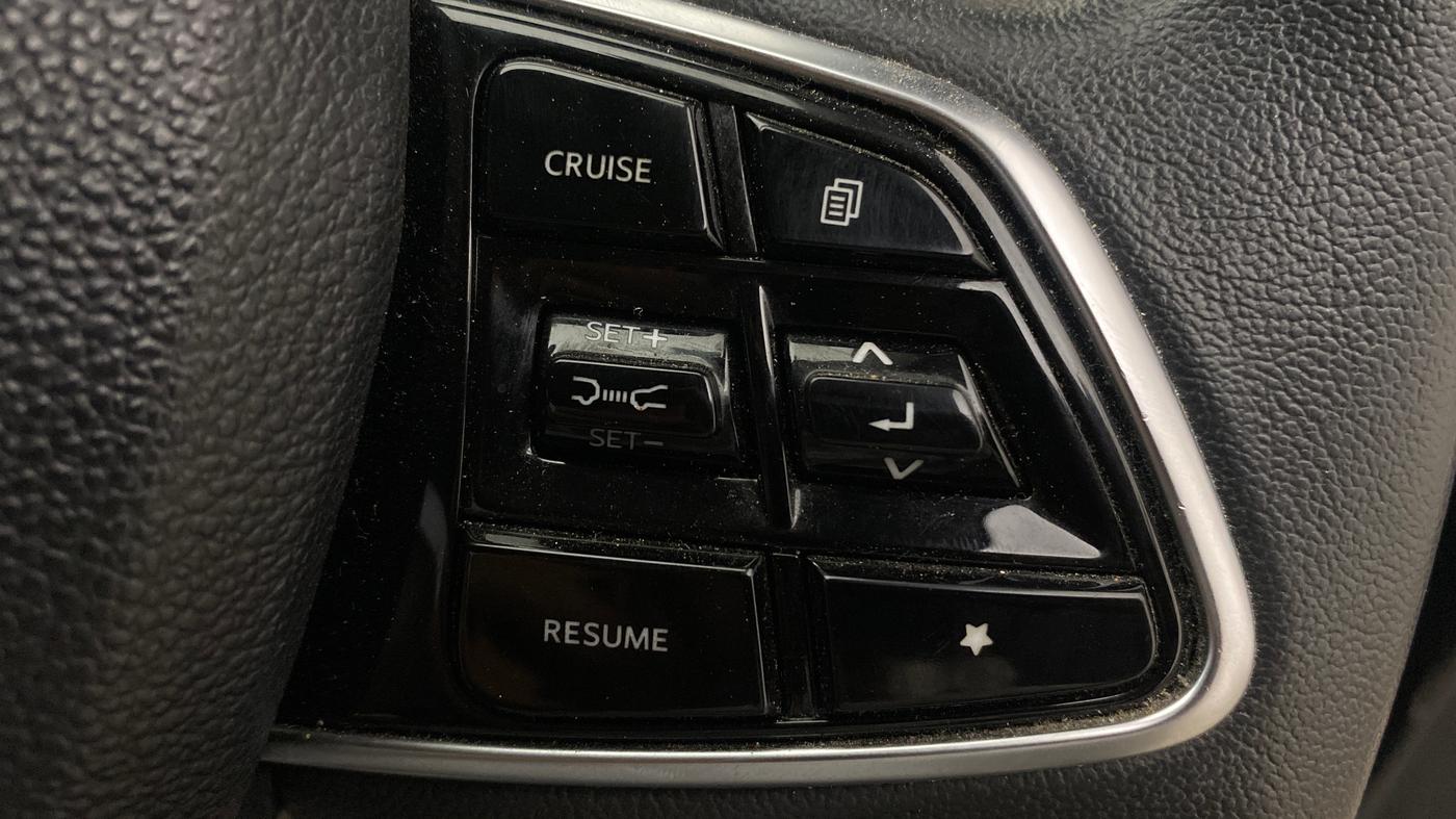 2023 Mahindra XUV700 AX 7 LUXURY P AT 7 STR, Petrol, Automatic, 36,034 km, Adaptive Cruise Control