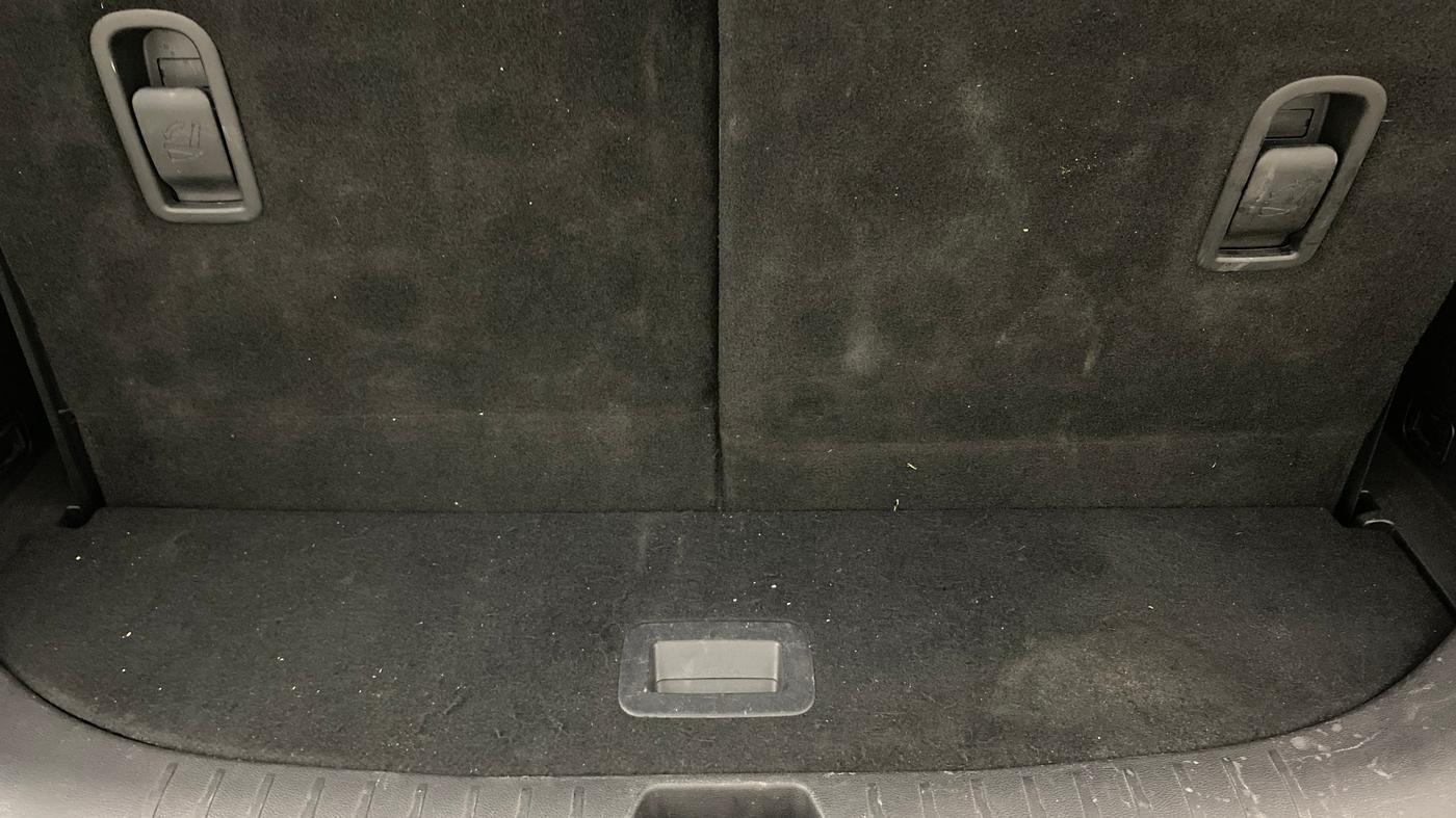 2023 Mahindra XUV700 AX 7 LUXURY P AT 7 STR, Petrol, Automatic, 36,034 km, Boot Inside