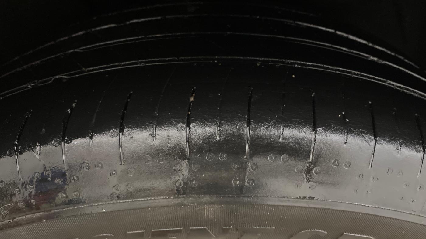 2023 Mahindra XUV700 AX 7 LUXURY P AT 7 STR, Petrol, Automatic, 36,034 km, Right Rear Tyre Tread