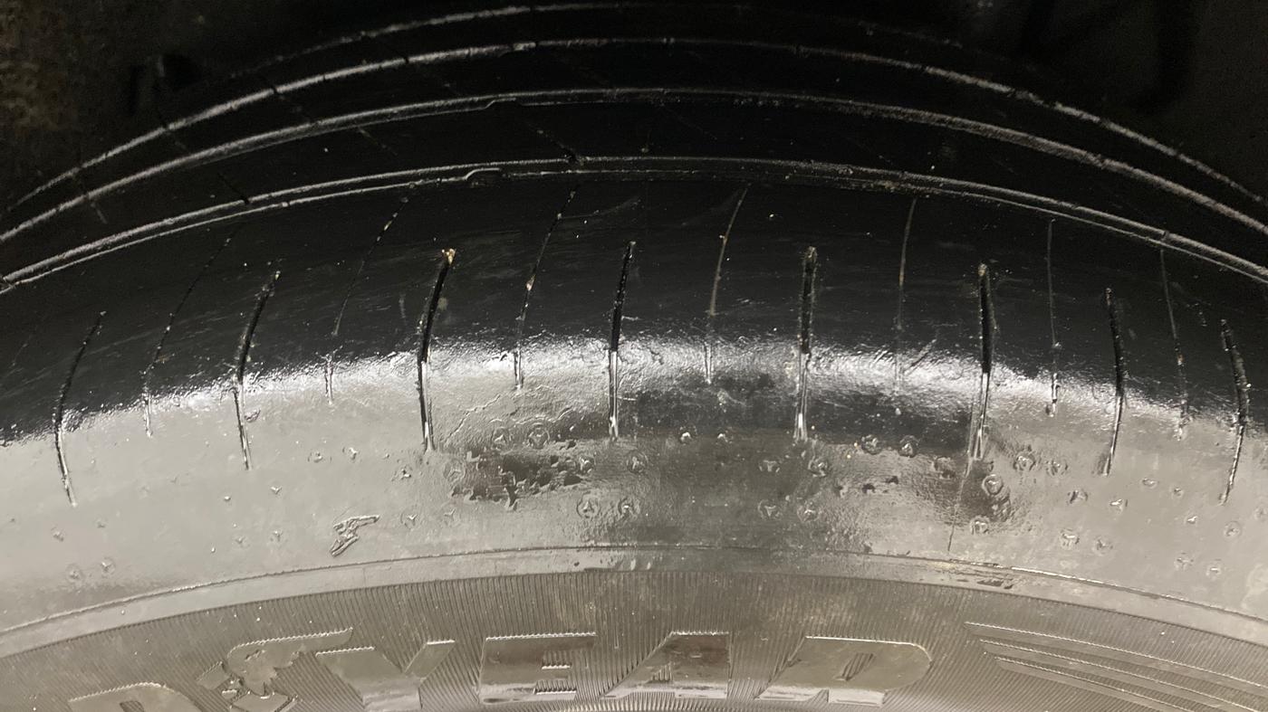 2023 Mahindra XUV700 AX 7 LUXURY P AT 7 STR, Petrol, Automatic, 36,034 km, Left Rear Tyre Tread