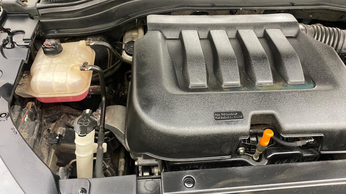 2023 Mahindra XUV700 AX 7 LUXURY P AT 7 STR, Petrol, Automatic, 36,034 km, Engine View - Right