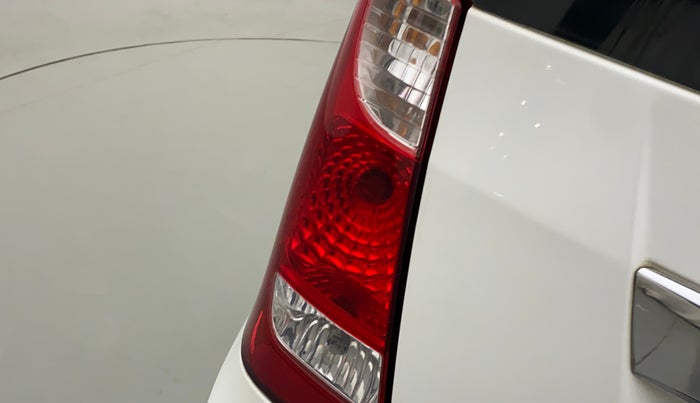 2014 Maruti Wagon R 1.0 LXI CNG, CNG, Manual, 1,15,667 km, Left tail light - Reverse gear light not functional