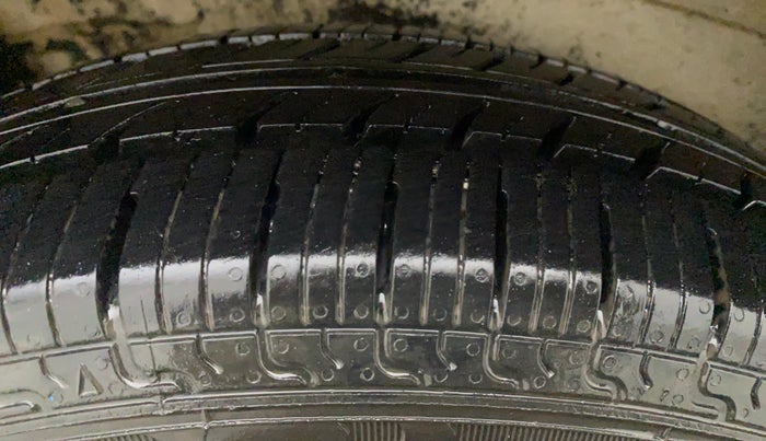 2014 Maruti Wagon R 1.0 LXI CNG, CNG, Manual, 1,15,667 km, Right Rear Tyre Tread