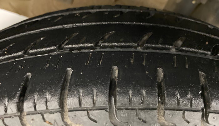 2016 Renault Kwid 1.0 RXT, Petrol, Manual, 48,803 km, Left Front Tyre Tread