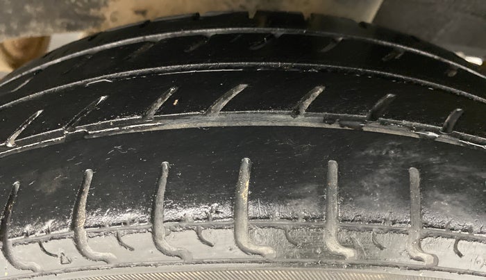 2016 Renault Kwid 1.0 RXT, Petrol, Manual, 48,803 km, Left Rear Tyre Tread
