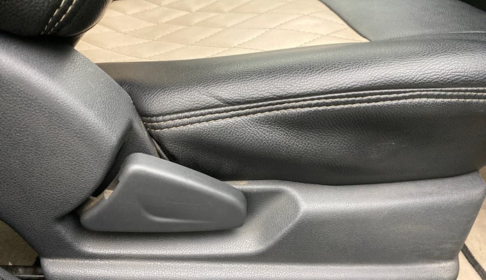 2016 Renault Kwid 1.0 RXT, Petrol, Manual, 48,803 km, Driver Side Adjustment Panel
