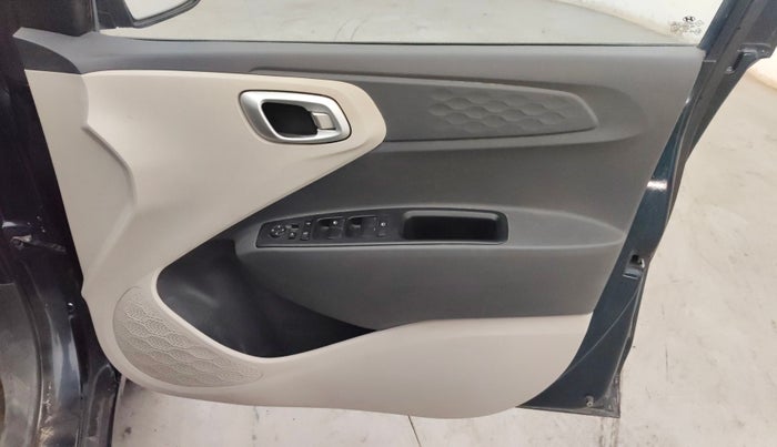 2023 Hyundai AURA SX 1.2 CNG, CNG, Manual, 56,354 km, Driver Side Door Panels Control