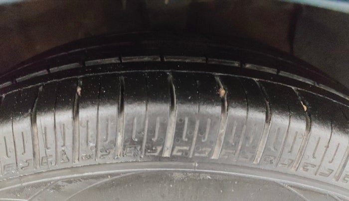 2023 Hyundai AURA SX 1.2 CNG, CNG, Manual, 56,354 km, Right Front Tyre Tread