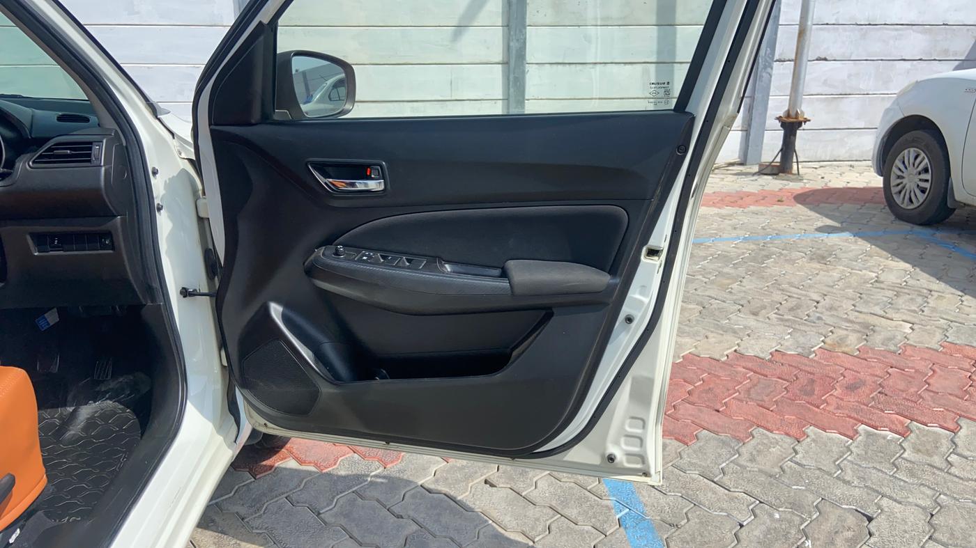 2018 Maruti Swift VXI, Petrol, Manual, 36,450 km, Driver Side Door Panels Control