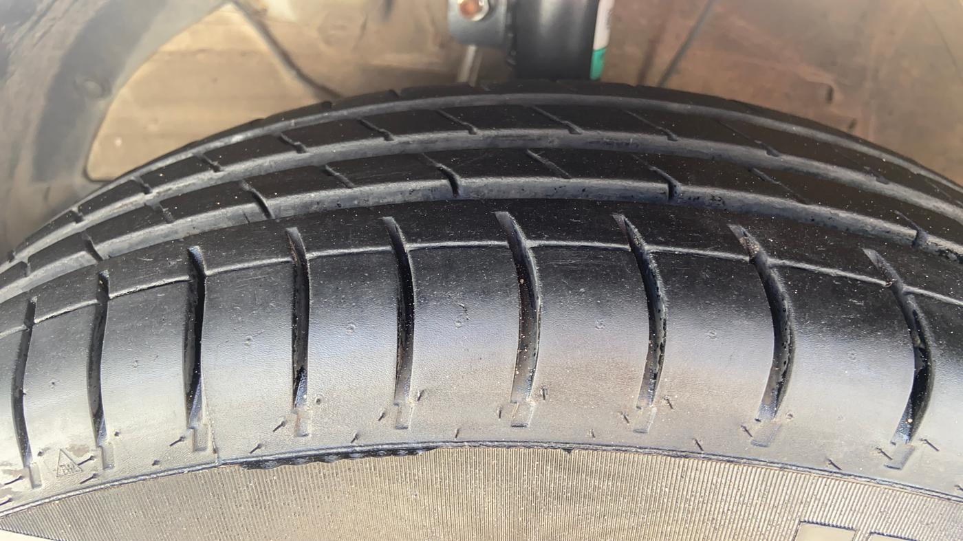2018 Maruti Swift VXI, Petrol, Manual, 36,450 km, Left Front Tyre Tread