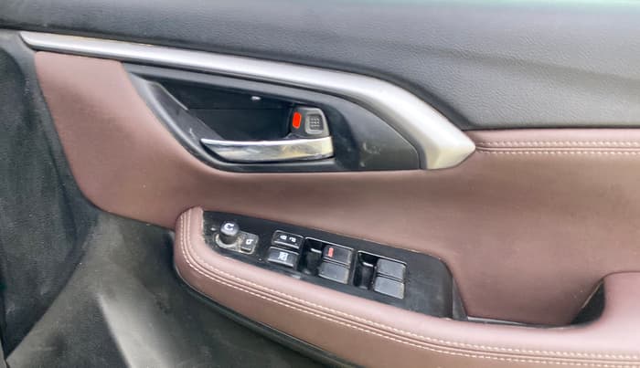 2023 Maruti Grand Vitara ALPHA SMART HYBRID AT, Petrol, Automatic, 63,543 km, Driver Side Door Panels Control