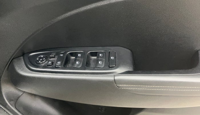 2020 Hyundai VENUE SX 1.0 (O) TURBO, Petrol, Manual, 63,858 km, Driver Side Door Panels Control