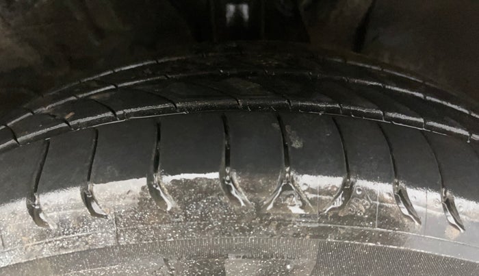 2020 Hyundai VENUE SX 1.0 (O) TURBO, Petrol, Manual, 63,858 km, Right Front Tyre Tread