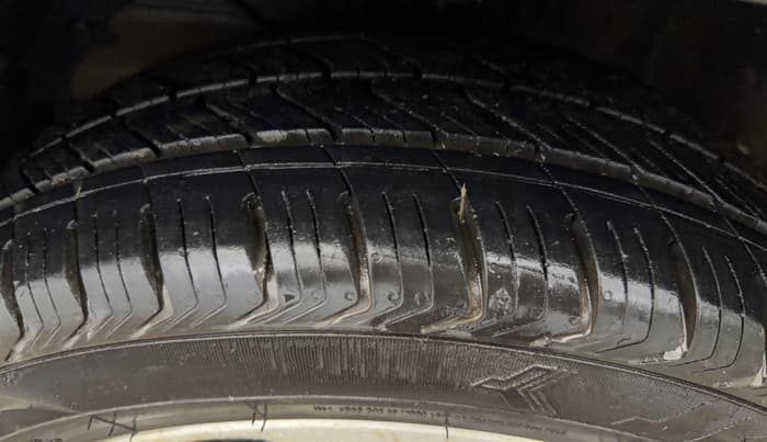 2018 Maruti Baleno ZETA PETROL 1.2, Petrol, Manual, 79,153 km, Left Front Tyre Tread