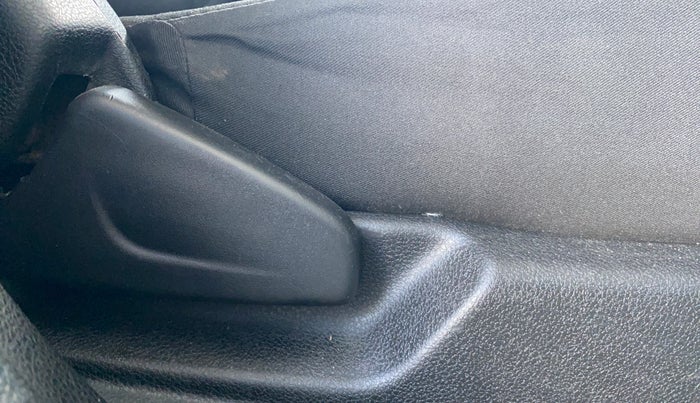 2020 Renault Kwid RXL 1.0, Petrol, Manual, 70,555 km, Driver Side Adjustment Panel