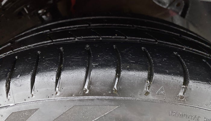 2018 Hyundai Xcent SX 1.2, CNG, Manual, 94,829 km, Right Front Tyre Tread