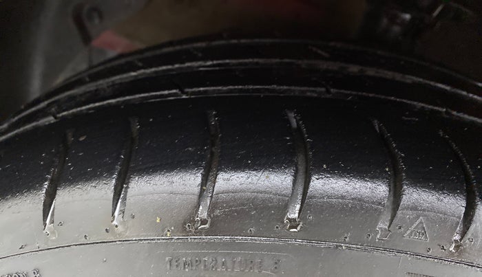 2018 Hyundai Xcent SX 1.2, CNG, Manual, 94,829 km, Left Front Tyre Tread