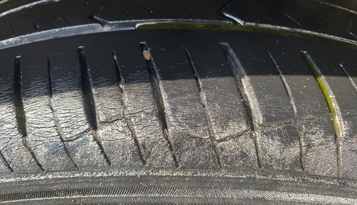 2018 Hyundai Verna 1.6 VTVT SX, Petrol, Manual, 50,759 km, Left Rear Tyre Tread