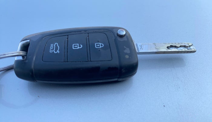 2018 Hyundai Verna 1.6 VTVT SX, Petrol, Manual, 50,759 km, Key Close Up