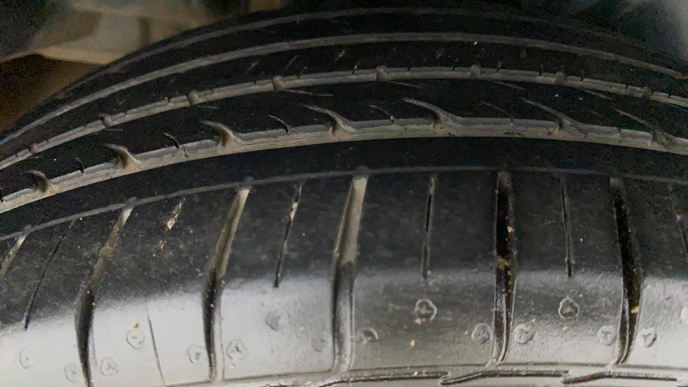 2019 Maruti Ciaz ALPHA 1.5 SHVS PETROL, Petrol, Manual, 26,790 km, Right Rear Tyre Tread