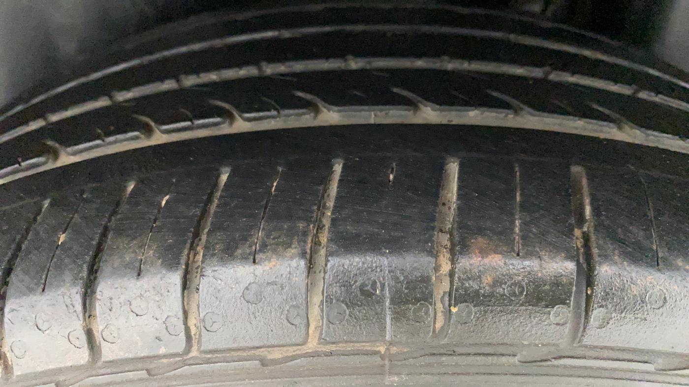 2019 Maruti Ciaz ALPHA 1.5 SHVS PETROL, Petrol, Manual, 26,790 km, Left Rear Tyre Tread