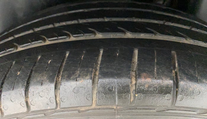 2019 Maruti Ciaz ALPHA 1.5 SHVS PETROL, Petrol, Manual, 26,790 km, Left Rear Tyre Tread