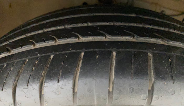 2019 Maruti Ciaz ALPHA 1.5 SHVS PETROL, Petrol, Manual, 26,790 km, Right Front Tyre Tread
