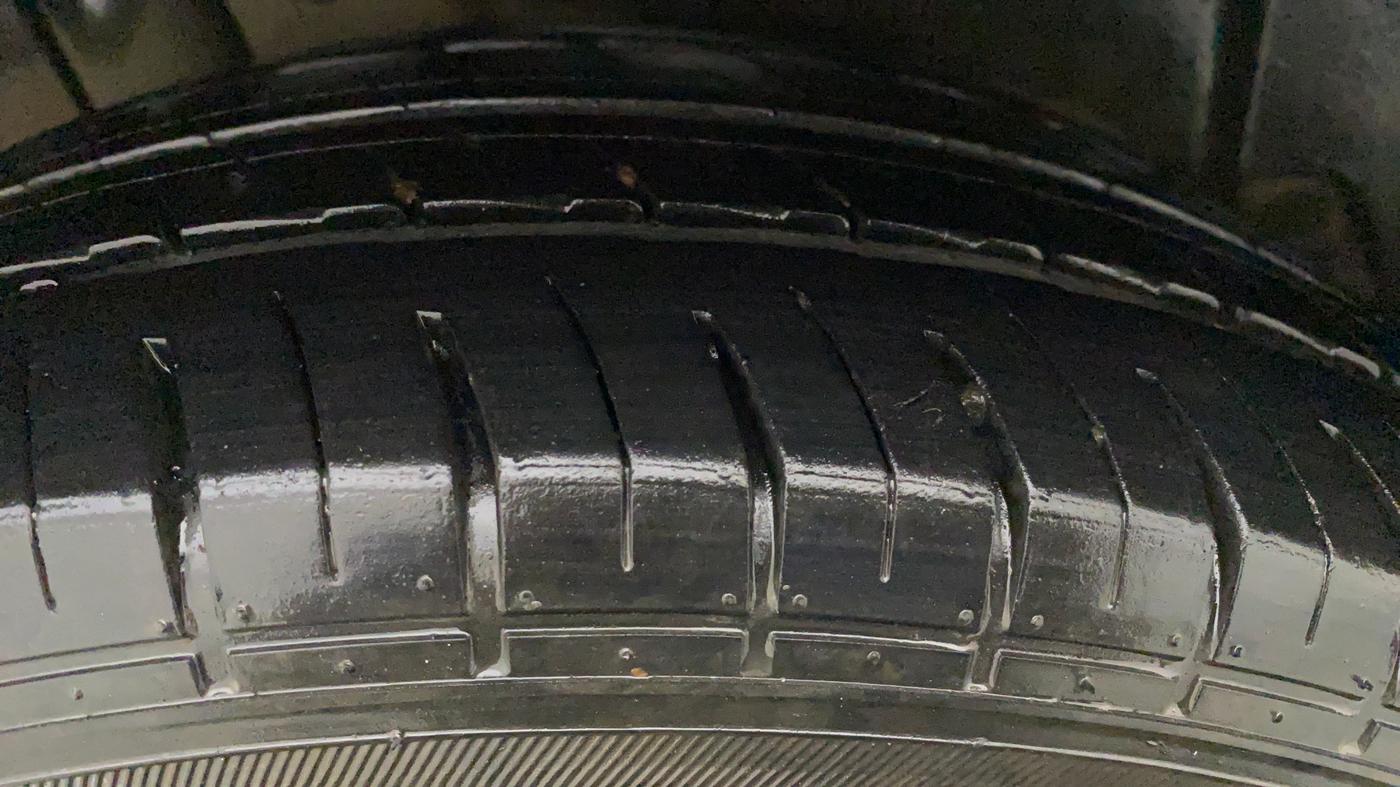 2013 Maruti Ertiga VXI CNG, CNG, Manual, 1,23,781 km, Right Front Tyre Tread