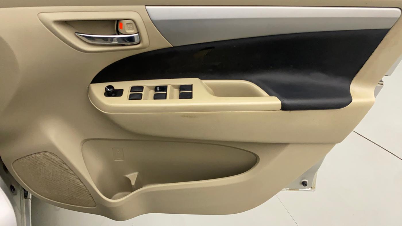 2013 Maruti Ertiga VXI CNG, CNG, Manual, 1,23,781 km, Driver Side Door Panels Control