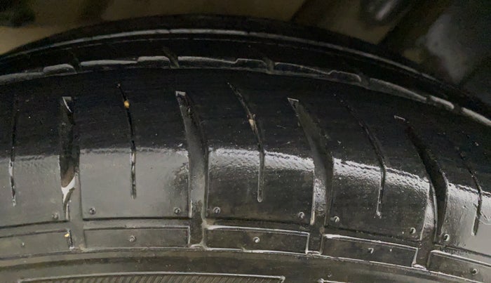 2013 Maruti Ertiga VXI CNG, CNG, Manual, 1,23,781 km, Left Rear Tyre Tread