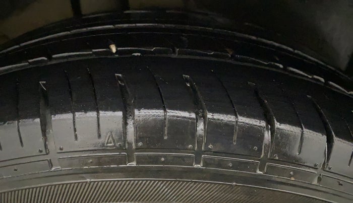 2013 Maruti Ertiga VXI CNG, CNG, Manual, 1,23,781 km, Right Rear Tyre Tread