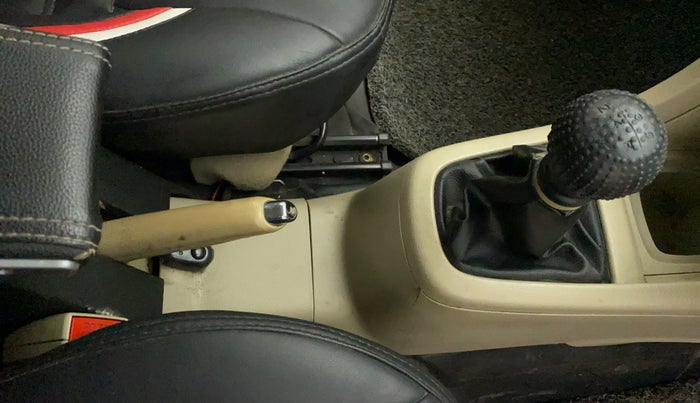 2013 Maruti Ertiga VXI CNG, CNG, Manual, 1,23,781 km, Gear Lever