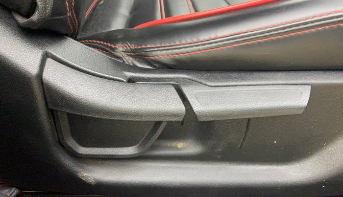 2023 Hyundai NEW I20 ASTA (O) 1.2 IVT, Petrol, Automatic, 16,175 km, Driver Side Adjustment Panel