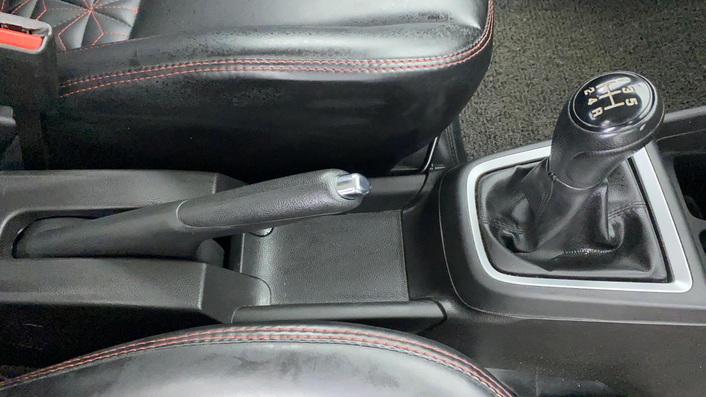 2018 Maruti Swift VXI, Petrol, Manual, 42,781 km, Gear Lever