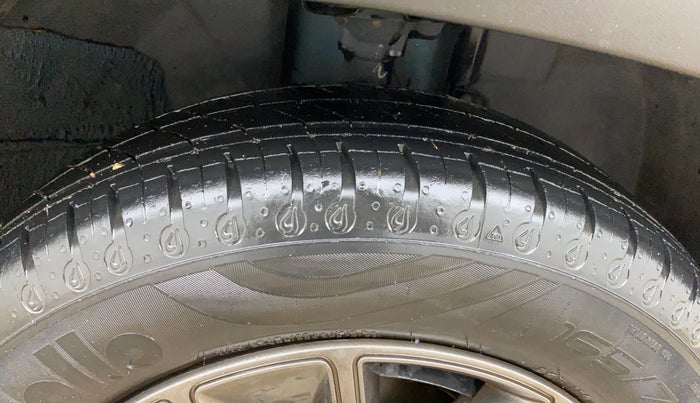 2021 Renault Kwid CLIMBER 1.0 AMT (O), Petrol, Automatic, 45,116 km, Right Front Tyre Tread