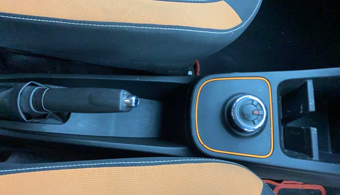 2021 Renault Kwid CLIMBER 1.0 AMT (O), Petrol, Automatic, 45,116 km, Gear Lever