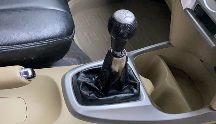 2010 Honda City 1.5L I-VTEC V MT, Petrol, Manual, 82,417 km, Gear lever - Boot cover slightly torn