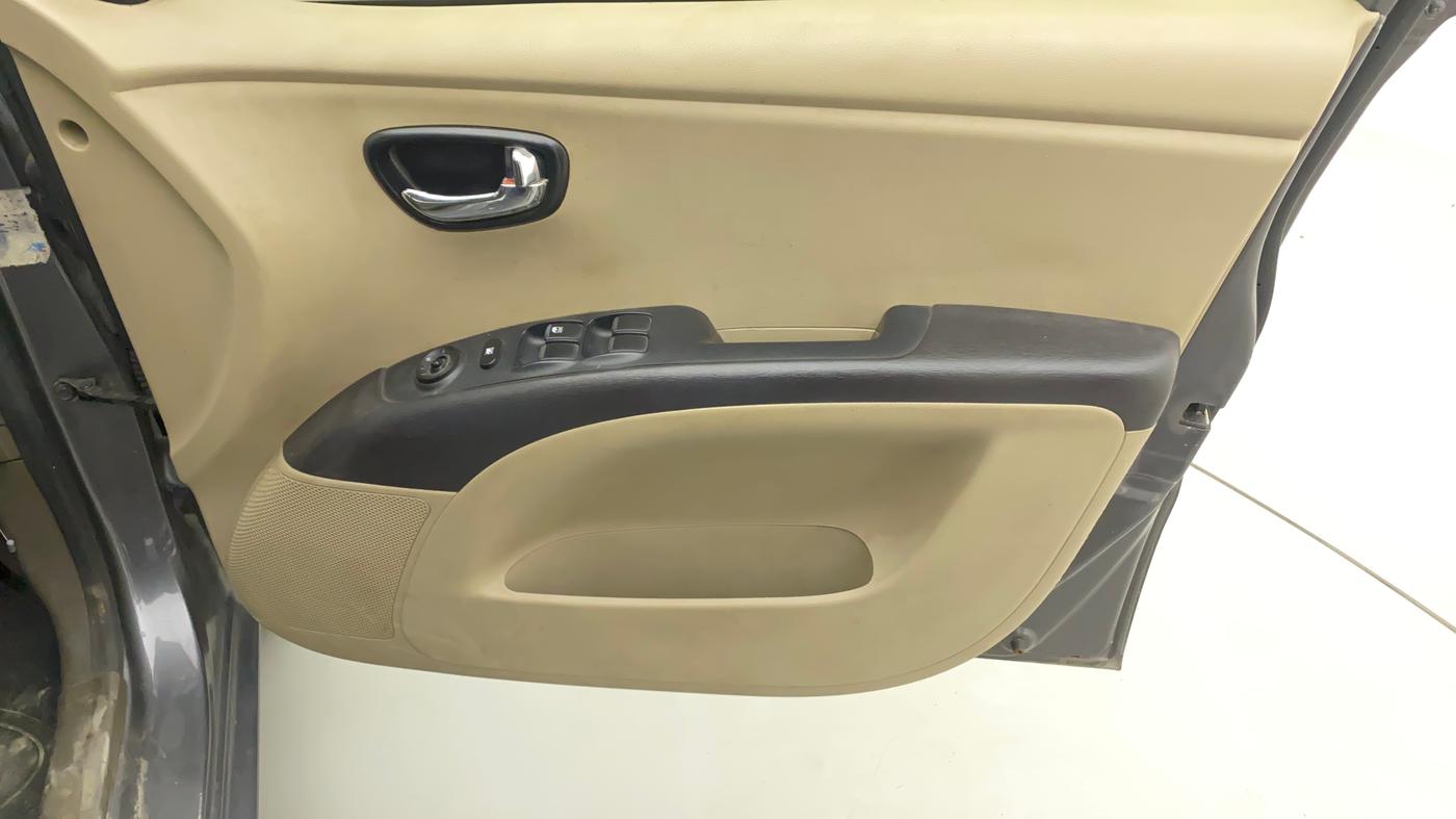 2013 Hyundai i10 SPORTZ 1.2, Petrol, Manual, 93,912 km, Driver Side Door Panels Control