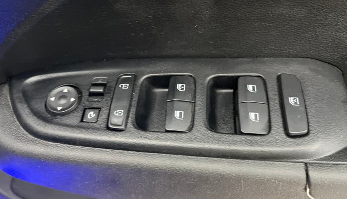 2021 Hyundai VENUE S 1.2, Petrol, Manual, 57,276 km, Driver Side Door Panels Control