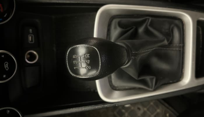2021 Hyundai VENUE S 1.2, Petrol, Manual, 57,276 km, Gear Lever
