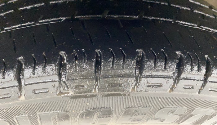 2014 Chevrolet Beat LS DIESEL, Diesel, Manual, 1,32,192 km, Left Front Tyre Tread