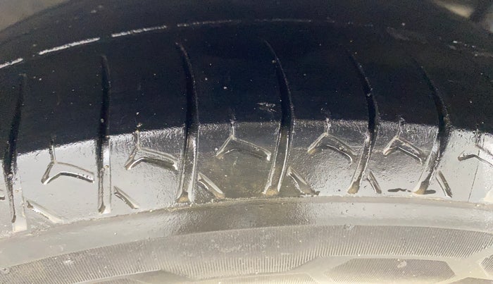 2014 Chevrolet Beat LS DIESEL, Diesel, Manual, 1,32,192 km, Right Front Tyre Tread