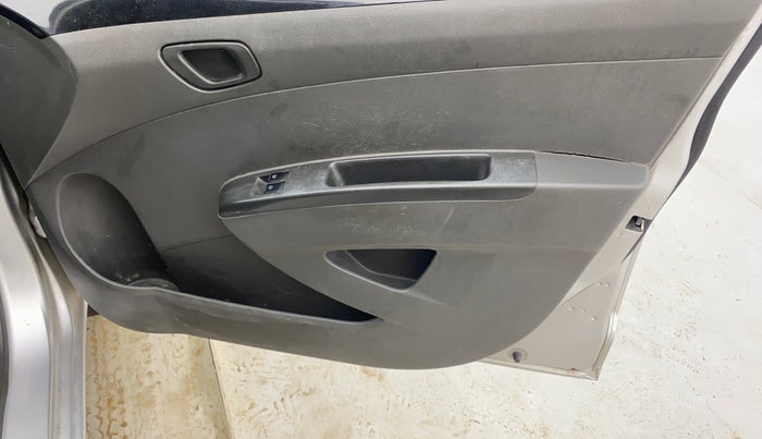 2014 Chevrolet Beat LS DIESEL, Diesel, Manual, 1,32,192 km, Driver Side Door Panels Control