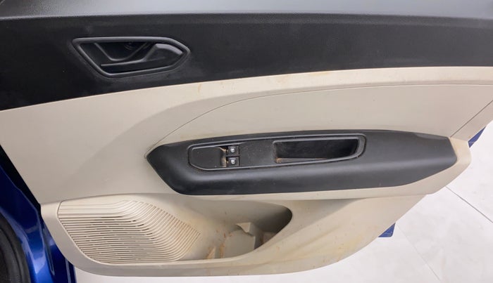 2021 Renault TRIBER 1.0 RXL PETROL, Petrol, Manual, 12,655 km, Driver Side Door Panels Control