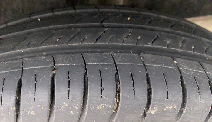 2021 Renault TRIBER 1.0 RXL PETROL, Petrol, Manual, 12,655 km, Left Rear Tyre Tread