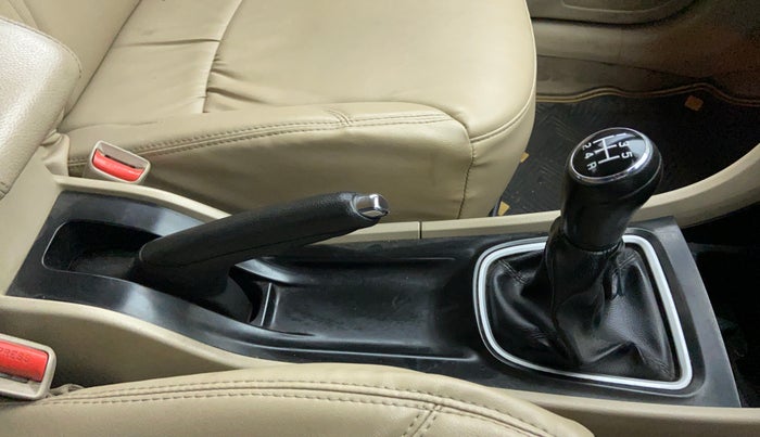 2017 Maruti Ciaz ZETA 1.3 DDIS SHVS, Diesel, Manual, 69,129 km, Gear Lever