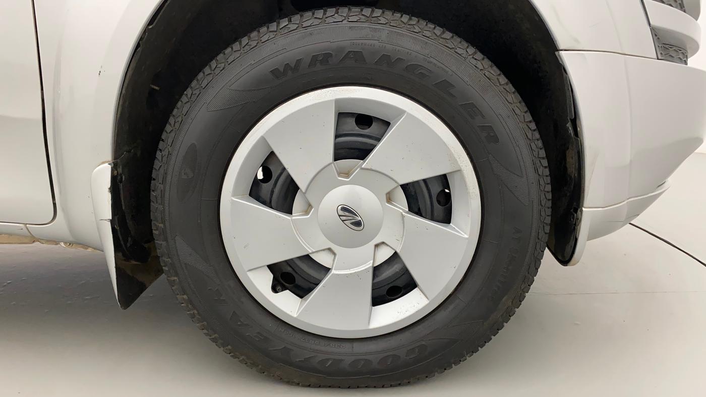 2015 Mahindra XUV500 W4, Diesel, Manual, 85,619 km, Right Front Wheel